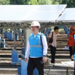 General-Manager-PLN-UID-Suluttenggo-Patar-Situmorang-melakukan-kunjungan-kerja-ke-PLTS-di-Pulau-Bunaken