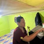 Hasbia-warga-Kota-Makassar-tengah-beraktivitas-dan-menikmati-nyala-listrik-di-malam-hari-berkat-program-bantuan-pasang-baru-listrik-gratis-dari-PLN-Light-Up-The-Dream